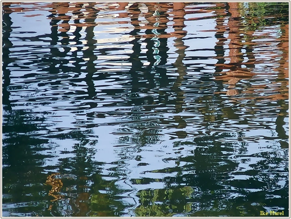 Отражение в воде живопись. Отражение в воде. Картины с отражением в воде. Отражение деревьев в воде в живописи. Отражение текста в воде