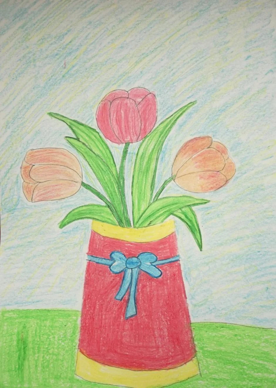 Букет для мамы карандашом. Рисование вазы с цветами. Ваза с цветами рисунок. Ваза с цветами цветными карандашами. Рисование ваза с цветами.
