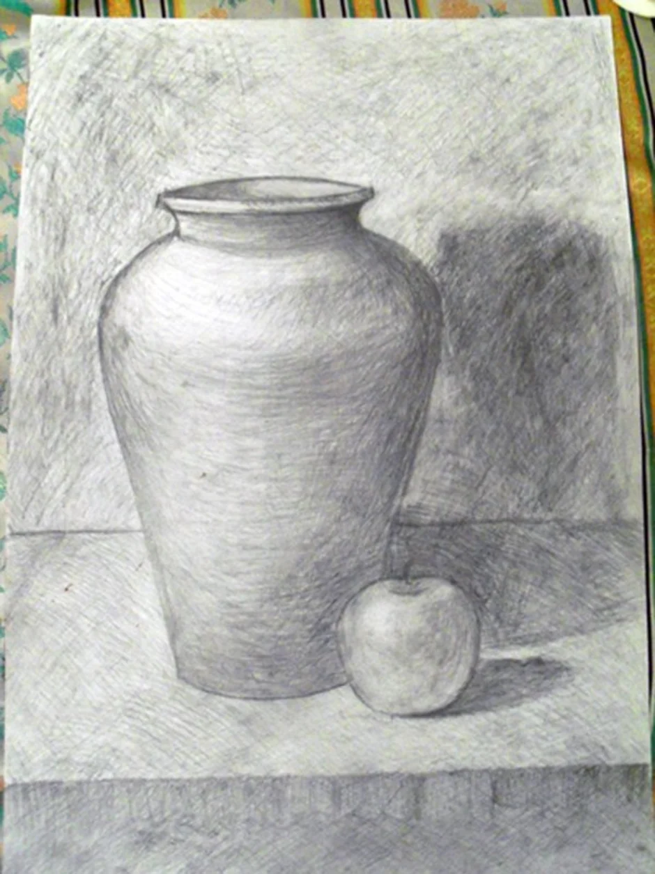 Изо 4 класс ваза. Натюрморт рисунок. Натюрморт с вазой. Натюрморт рисунок карандашом. Натюрморт в графике легкий.