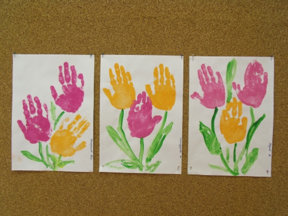 Рисование в старшей группе на тему цветы. Рисование цветы для мамы 2 младшая группа. Рисование красивые цветы старшая группа.