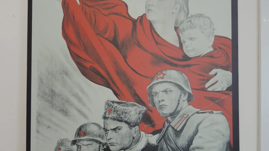 9 мая родин. «За родину-мать!» (1943). Плакат за родину. На защите Родины рисунки. Советские плакаты Великой Отечественной войны.