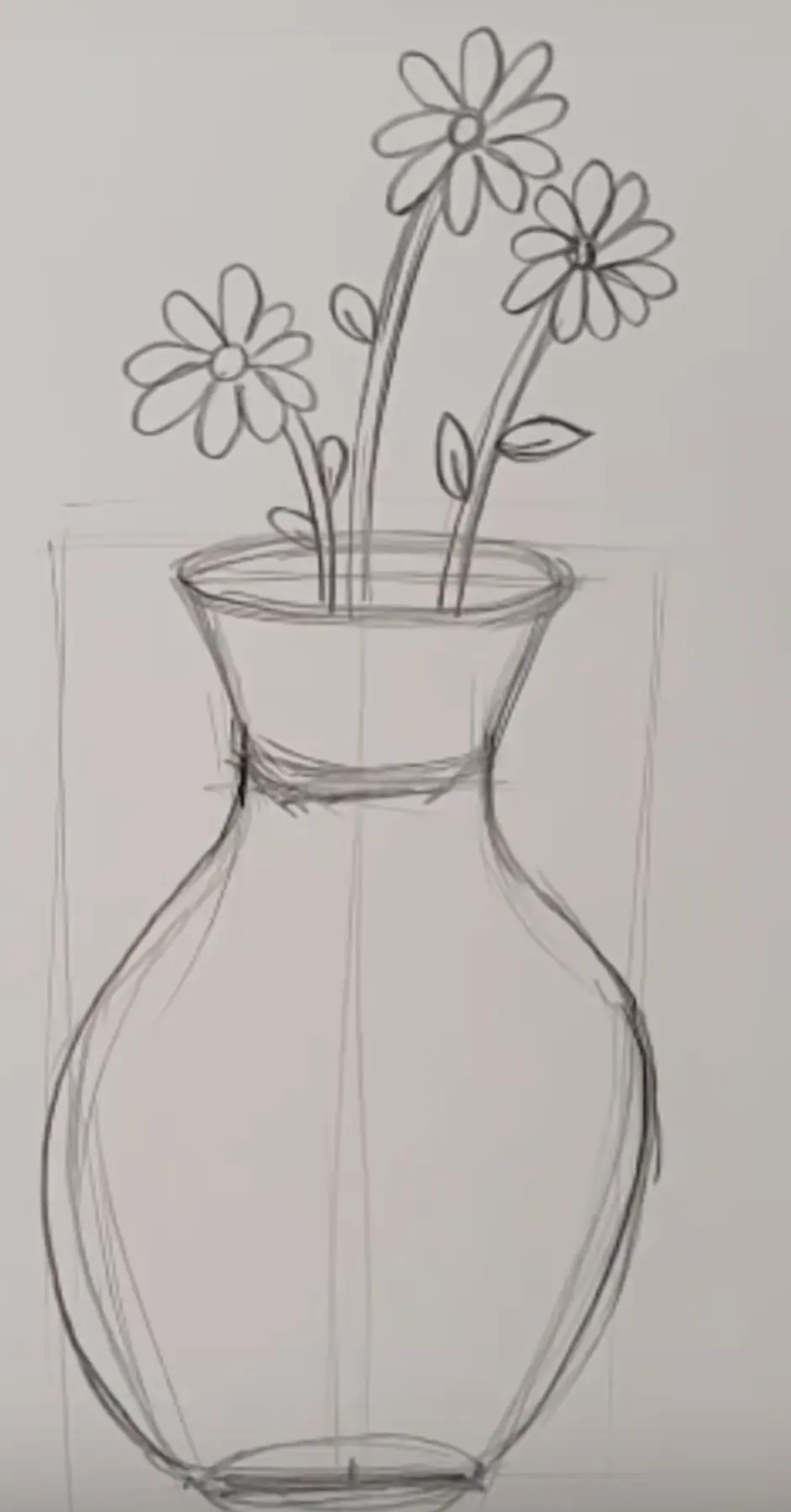 Вазы нарисовать картинки. Набросок вазы с цветами. Ваза с цветами карандашом. Натюрморт ваза с цветами карандашом. Рисование вазы.