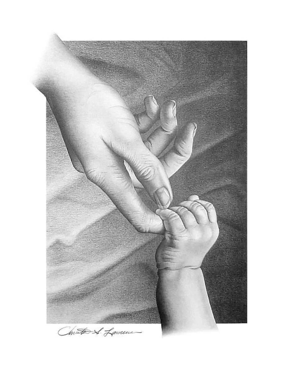 Сын маму пальчиком. Мама с ребёнком на руках. Руки мамы. Картина руки. Ребенок на руках.
