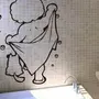 Рисунок в ванной на стене